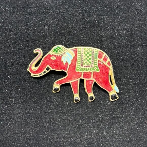 Jewelry - Stunning enamel elephant brooch